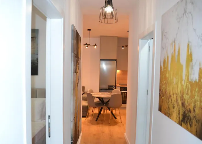 Albania Haven 7 Mine Peza ティラナ