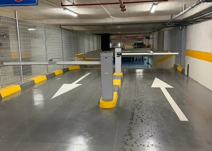 Albania Haven 7 Mine Peza ティラナ